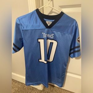 Locker #10 titans jersey